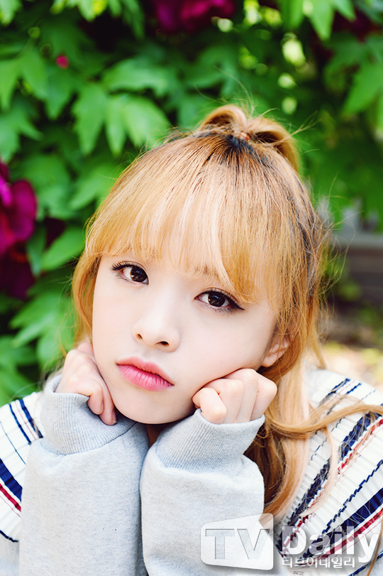 오마이걸 진이, 거식증으로 활동 잠정 중단…소속사 치료가 먼저