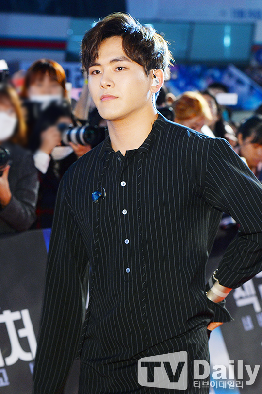 [TD포토] 인피니트 호야 자체발광 미남