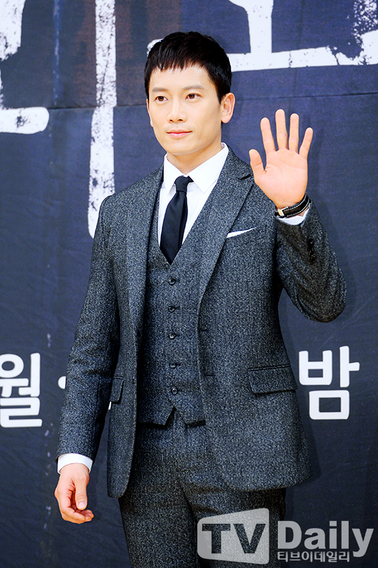 [TD포토] 지성 짧게 자른 헤어스타일도 완벽 소화