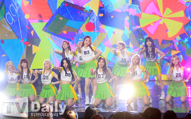 [TD포토] 우주소녀 화려한 치어리더 퍼포먼스
