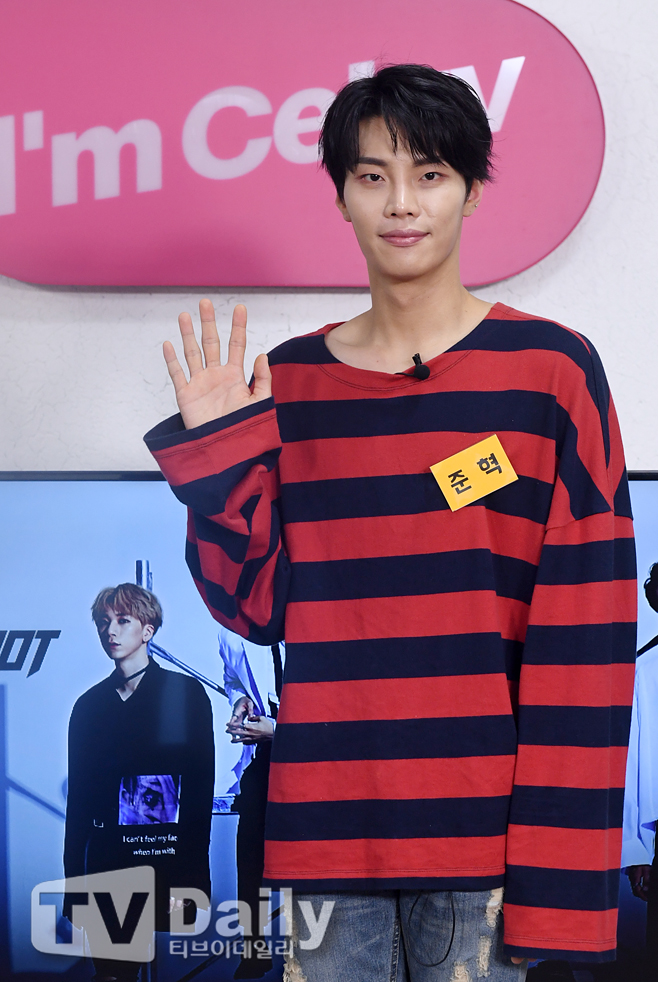 [TD포토] 핫샷 준혁 매력적인 외모