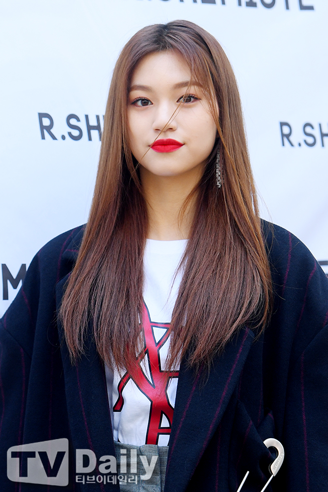 [TD포토] 위키미키 도연 새빨간 입술이 포인트