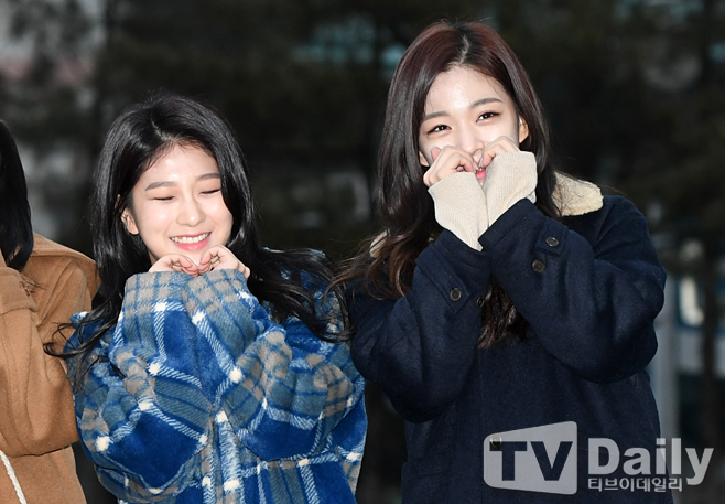 [TD포토] 프로스미나인 이서연-이채영 깨물어 주고 싶은 하트