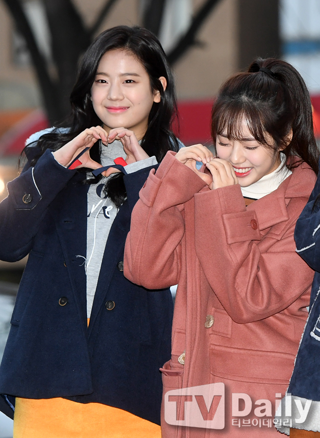 [TD포토] 프로스미나인 장규리-박지원 아직은 어색한 하트