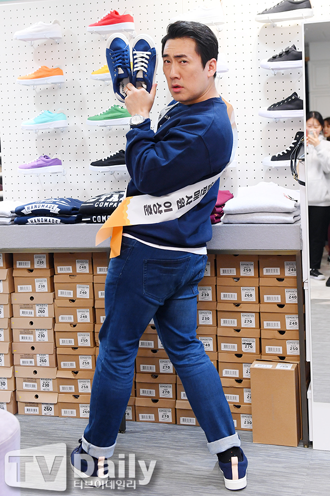 [TD포토] 이상훈 센스넘치는 포즈! 패션 광고모델 해야겠네~
