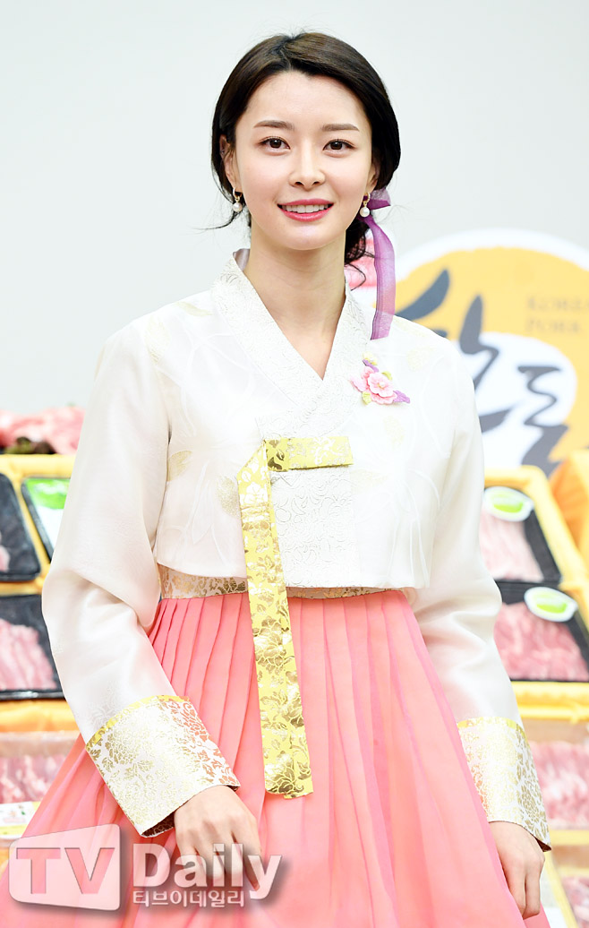 [TD포토] 헬로비너스 나라 걸그룹 센터의 한복자태