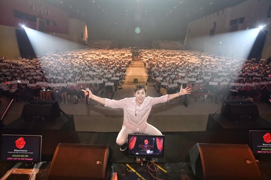 2PM 닉쿤, 태국 방콕서 현지팬 2천여명과 팬미팅…준호·찬성 게스트