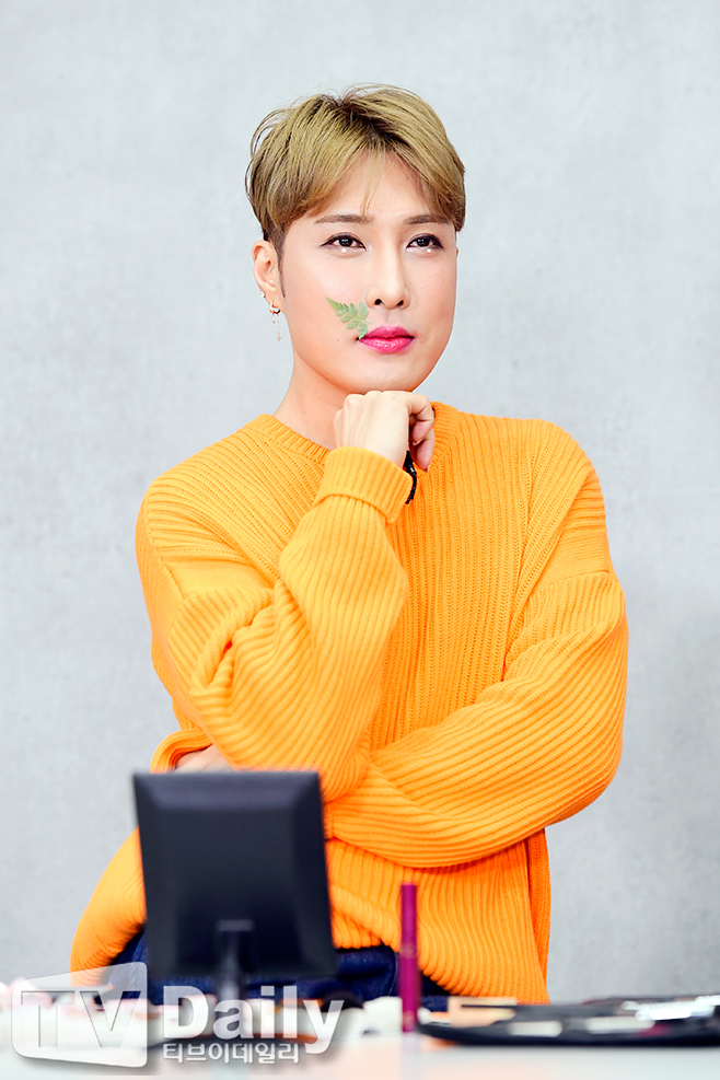 [TD포토] 김기수 봄맞이 그리너리 메이크업?