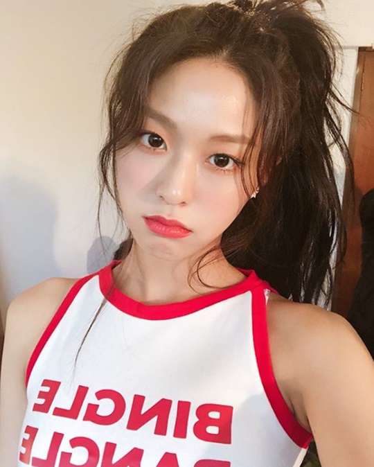 설현, 컴백 앞두고 ‘빙글뱅글’ 셀프 홍보…뾰로통한 표정에도 ‘심쿵해’