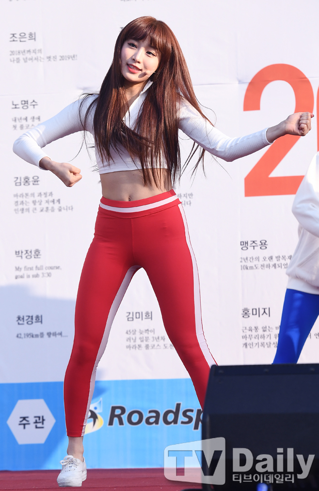 [TD포토] 네이처 새봄 완벽한 레깅스 각선미