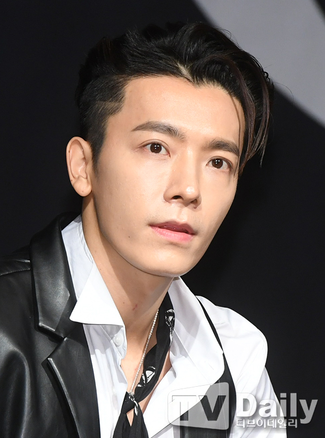 [TD포토] 슈퍼주니어 D&E 동해 자기주장 강한 이목구비