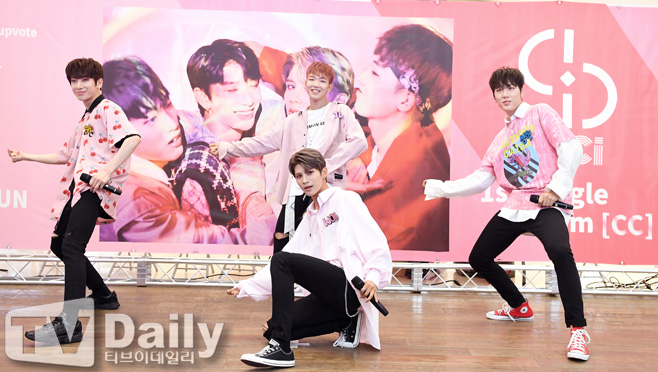 [TD포토] 씨씨(CICI) 매력듬뿍 담은 타이틀곡 CC