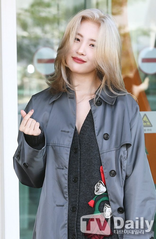 [TD포토] 선미 파격 금발 헤어