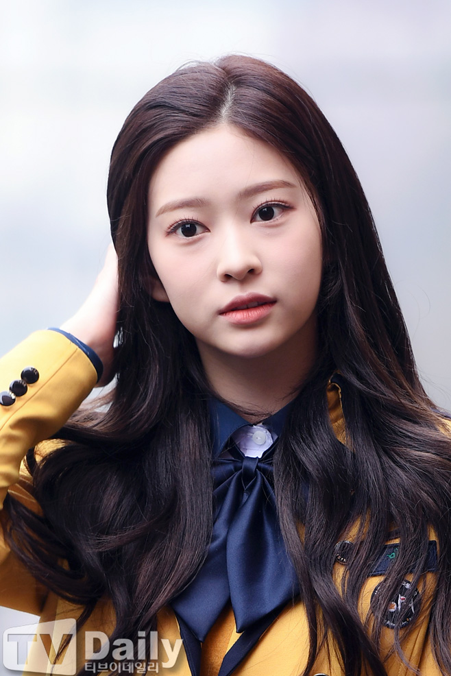 [TD포토] 아이즈원 김민주 머리만 넘겨도 화보