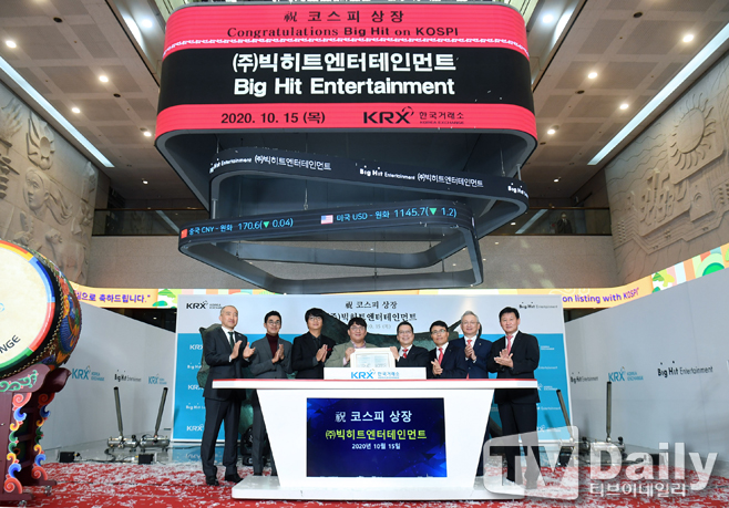 [TD포토] 빅히트엔터테인먼트 코스피 상장을 기념하며