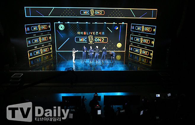 [TD포토] 새로운 패러다임 비대면 미니 콘서트