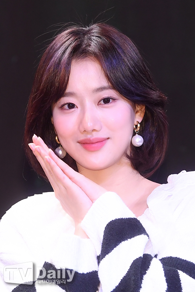 [TD포토] 에이프릴 나은 감탄사 나오는 예쁨