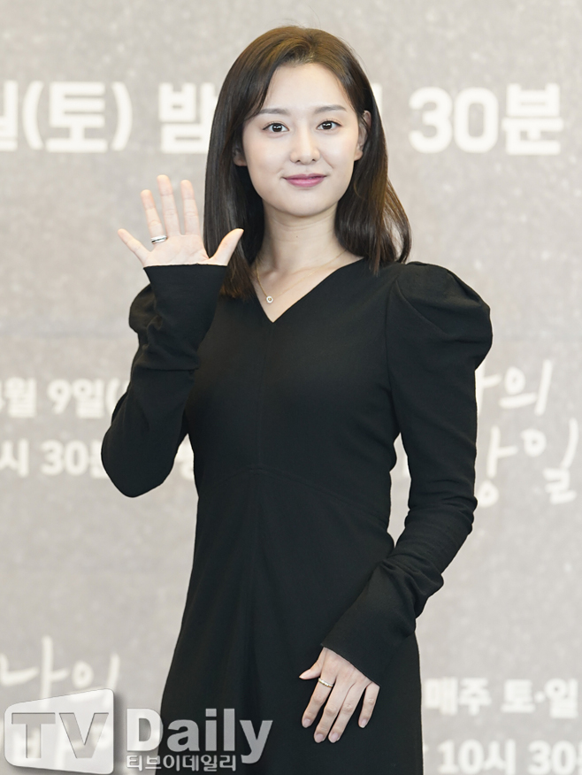 [TD포토] 김지원 오늘도 미모는 맑음