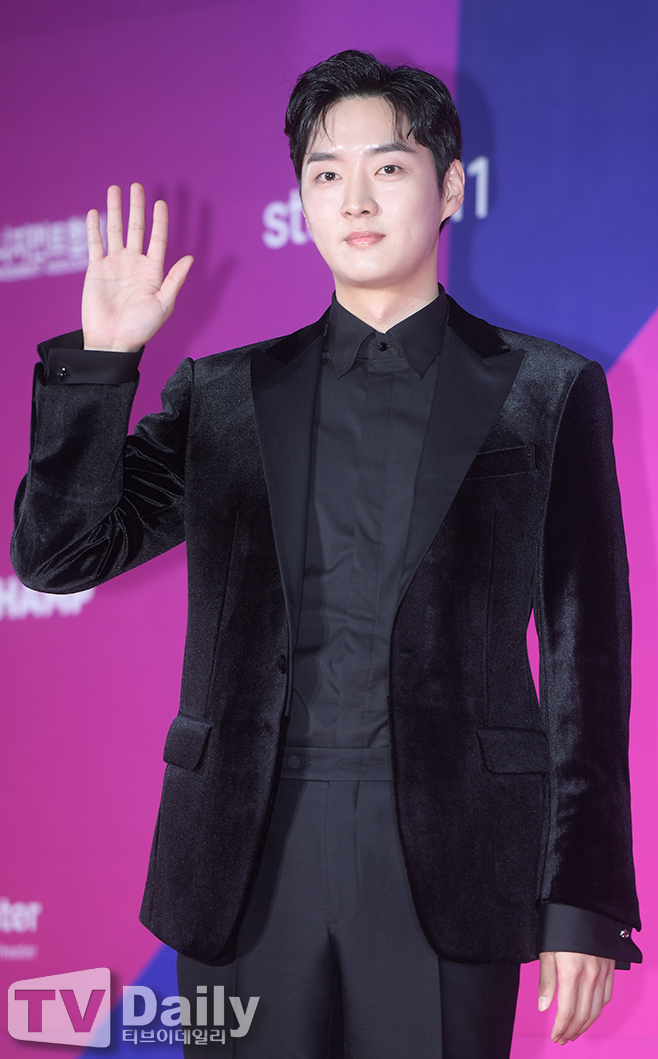 [TD포토] 강영석 훈훈한 손인사