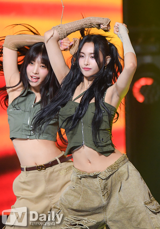 [TD포토] 에버글로우 아샤 귀염 섹시~