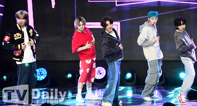 [TD포토] 노매드 당찬 신인의 무대