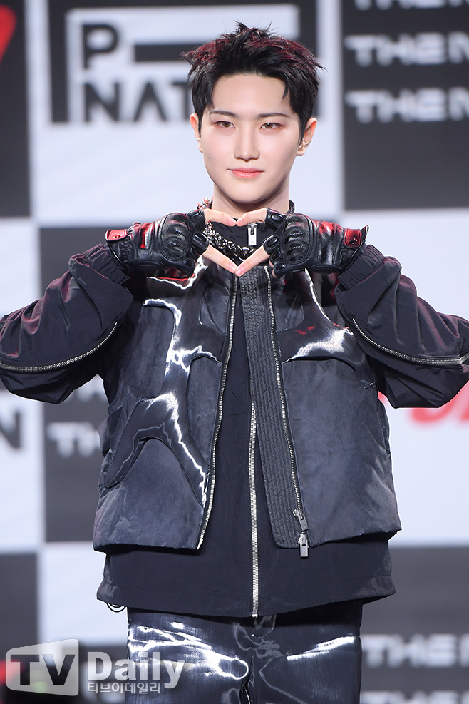 [TD포토] 더뉴식스 최태훈 훈훈한 리더
