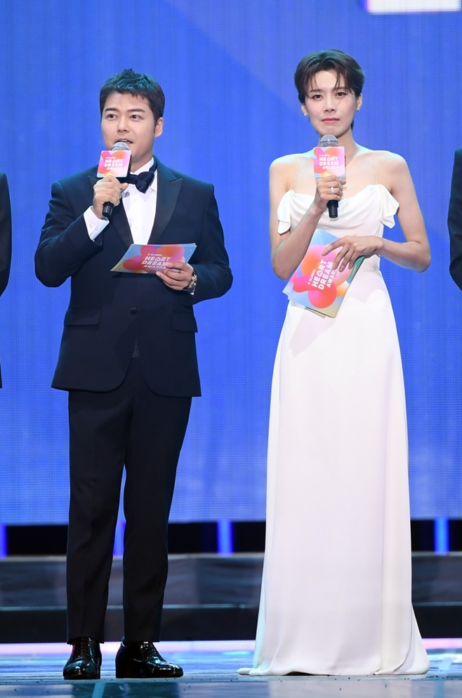 K팝 천만 관광객 유치 기원 ‘2024 케이 월드 드림 어워즈’, 글로벌 톱 MC 전현무·장도연 출격