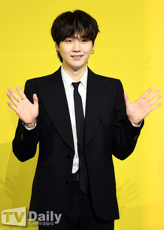뉴스룸이 보도한 도로질주 스쿠터, BTS 슈가 아니었다