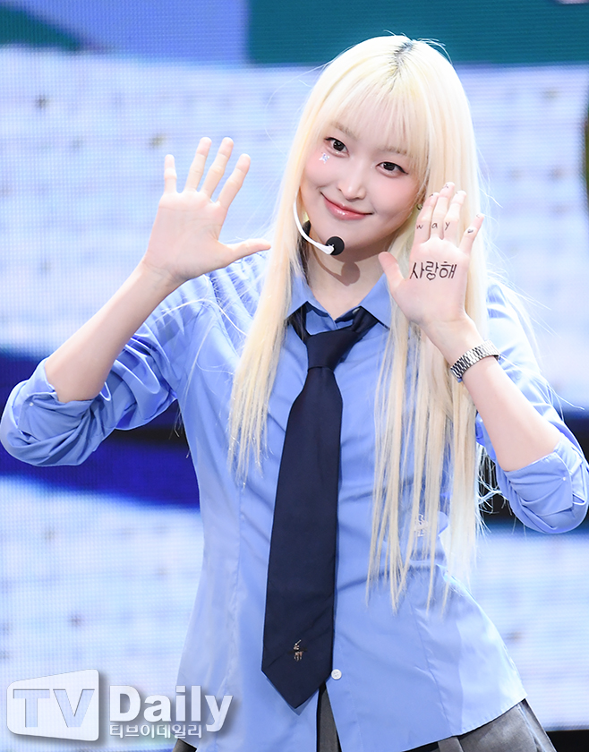 [TD포토] 세이마이네임 소하 손바닥 글씨로 팬들에 전하는 마음, 사랑해~