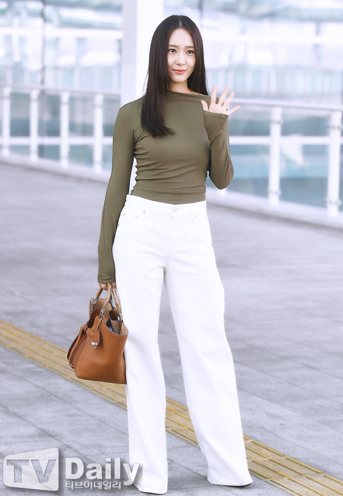 [TD포토] 크리스탈 다리가 길어보이는 패션