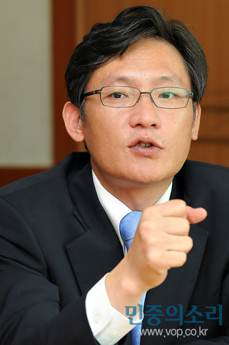 이제는 그만 구청 밖으로 돌아다니라는 잔소리 좀 듣습니다