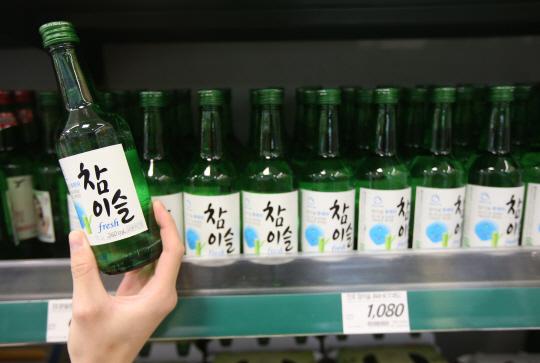 소주하면 ‘참이슬’, 이젠 옛말?…가격 인상 ‘후폭풍’