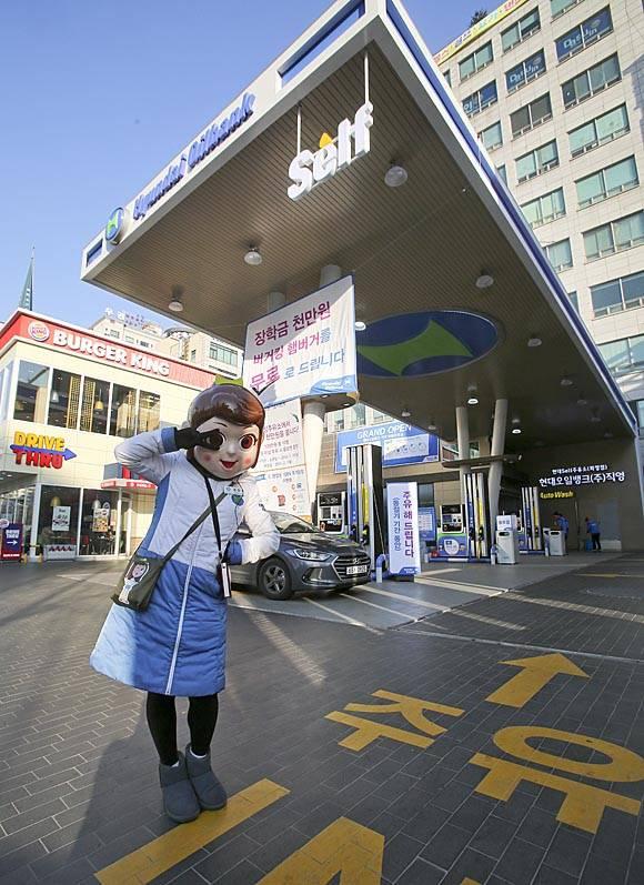 [에경포토] 패스트푸드점과 결합한 현대오일뱅크 복합주유소 오픈..