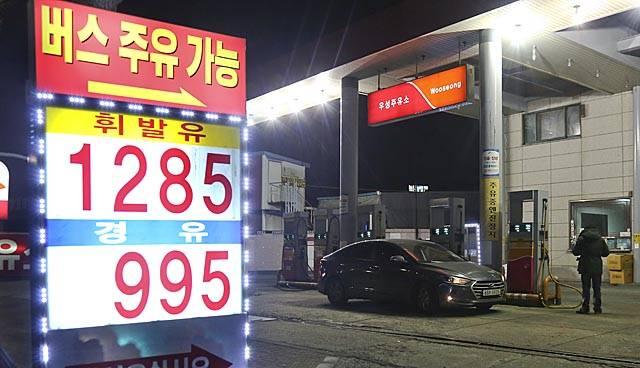 [에경포토] 900원대 경유 주유소 속속 등장 버스도 주유 가능합니다