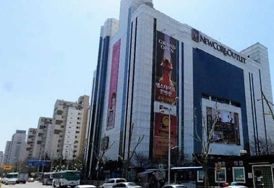[단독] 이랜드 계열사 뉴코아 평촌점 ‘정전’ 1시간째 암흑