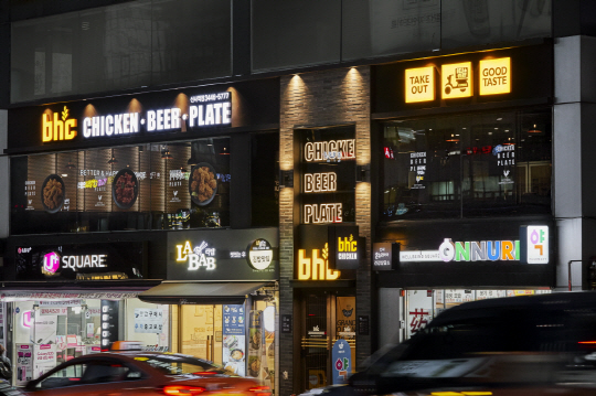 bhc치킨, 올해 첫 서울 직영점 ‘신사역점’ 열어