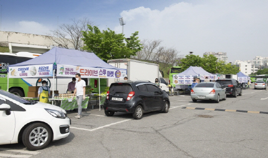 평택시, 지역 농축산물 드라이브스루 ‘완판 또 완판’