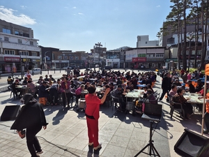 아름다운동행 봉사단 사랑의 짜장차, 고령군에서 짜장면 무료봉사 눈길