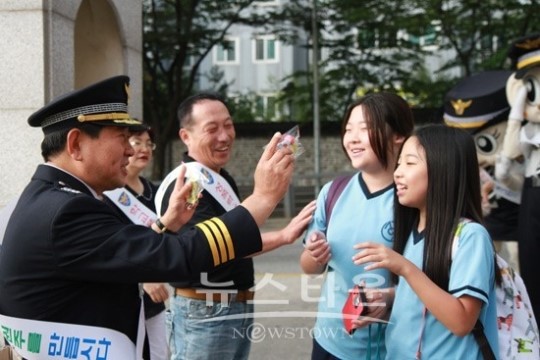 원주경찰서  북원여중 앞에서 학교폭력 예방 캠페인 개최