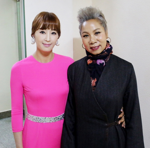 [포토] 박진선, 송대관-인순이-최유나와 함께 '다정한 선후배' (가요무대)
