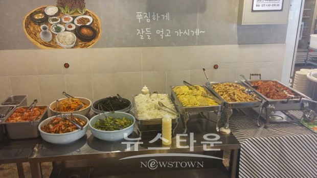 머꾸더머꾸 낮에는 5천원 한식뷔페 저녁에는 고기무한 리필