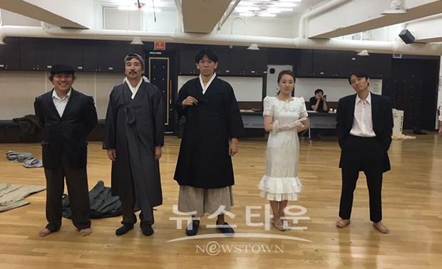 소시민 이발사가 전설적인 테러리스트가 된 사연, 연극 내 이름은 상하이 박