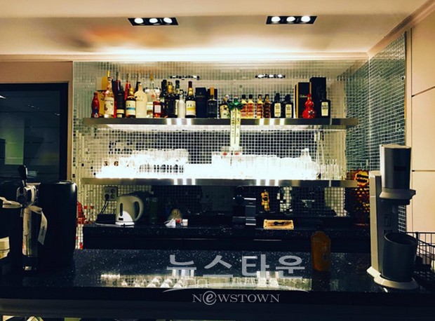 박나래, 블링블링 새 나래바 공개…80% 완성 체인점 내야 되나