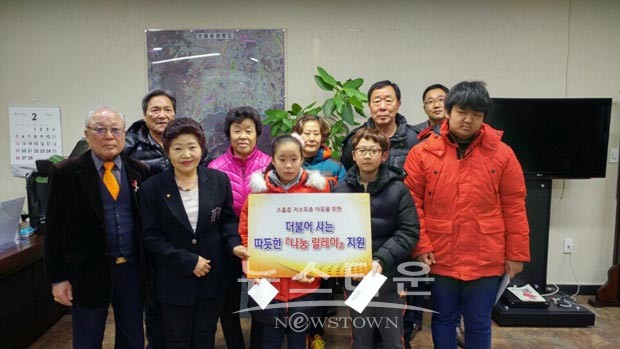 석향마을 대방노블랜드 노인회, 저소득층 아동을 위한 장학금 전달