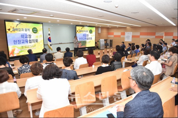 이재정 교육감, 진접중학교 방문 학생 교직원 격려