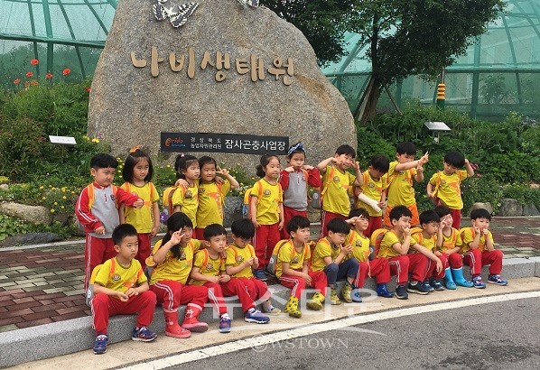 만지고 느낄 수 있는 누에곤충체험학습관으로 놀러오세요