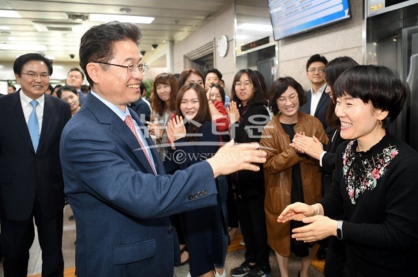 경북도지사, 1일 대구시장으로 대구시청 출근