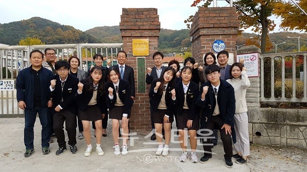 남양주보건소 치매안심센터, 수동중학교서 치매극복 선도학교현판식 개최