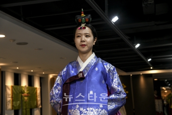 강태경 실로그리다 한국전통자수와 조선왕조의상展