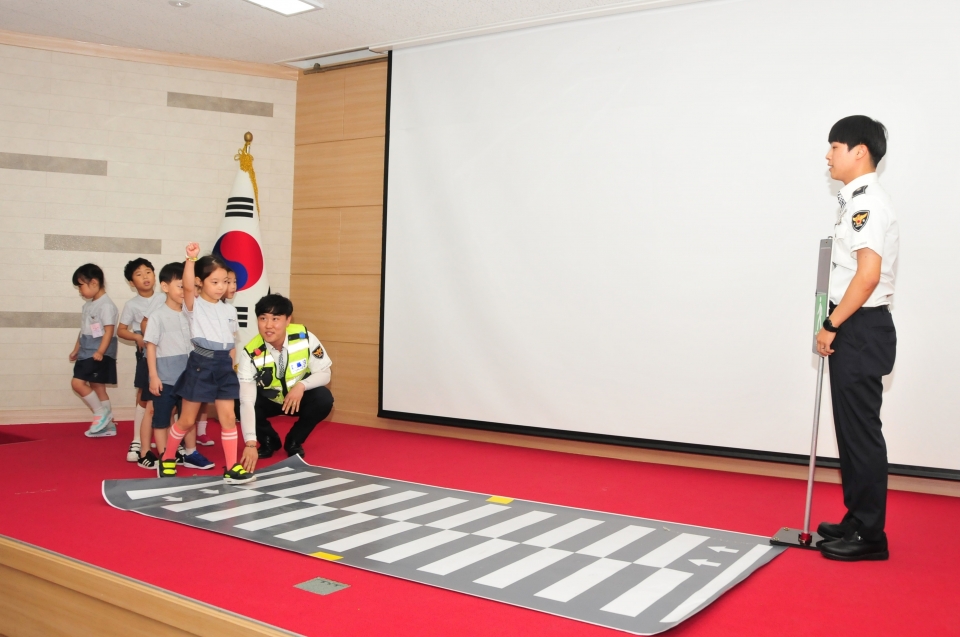 인제경찰서, 어린이집 견학 교통안전교육 등 실시